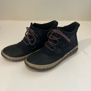 Sorel dark navy blue (almost black) boots